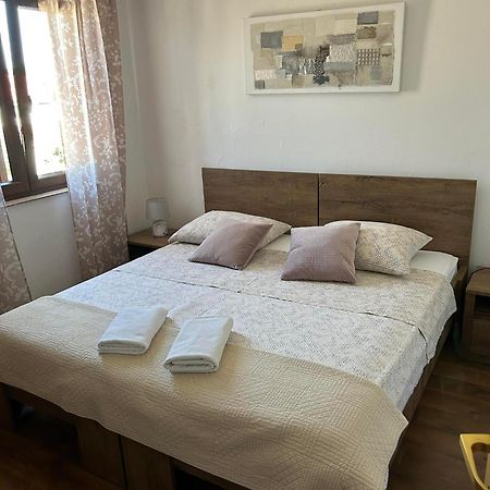 Apartmani Rina Kadumi Esterno foto