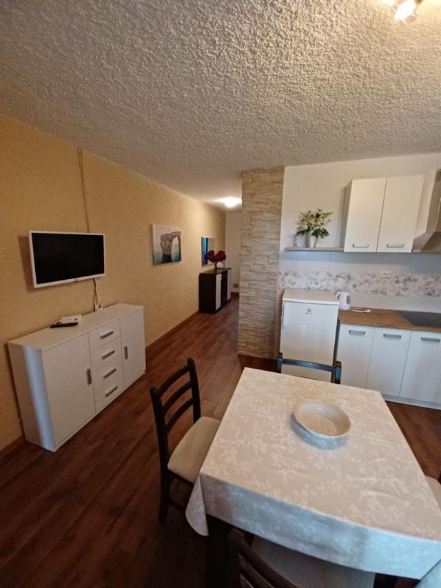 Apartmani Rina Kadumi Esterno foto