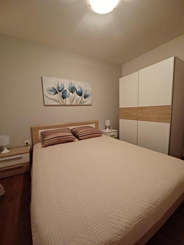 Apartmani Rina Kadumi Esterno foto