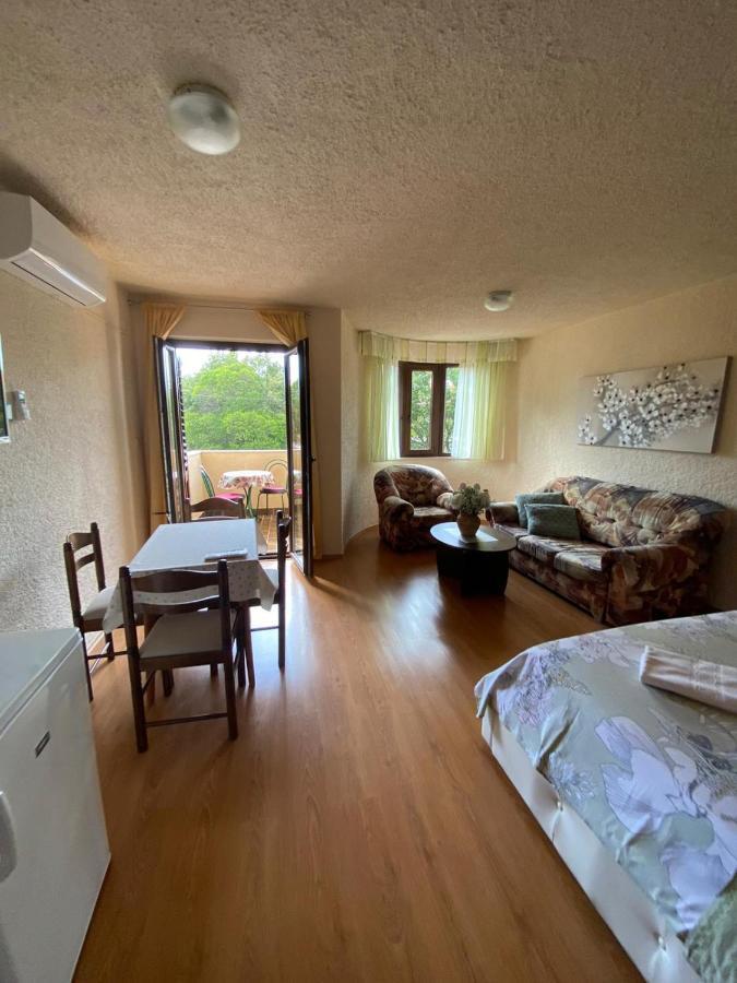 Apartmani Rina Kadumi Esterno foto