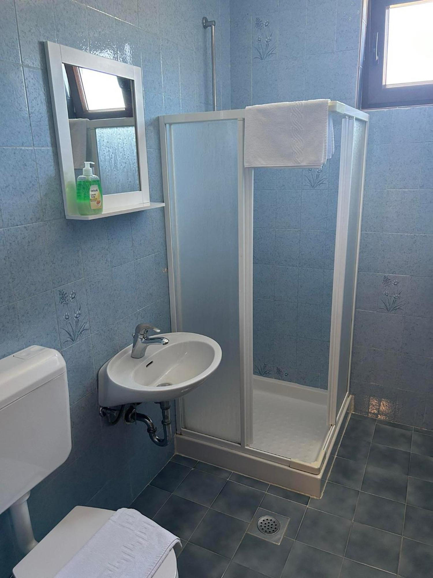Apartmani Rina Kadumi Esterno foto
