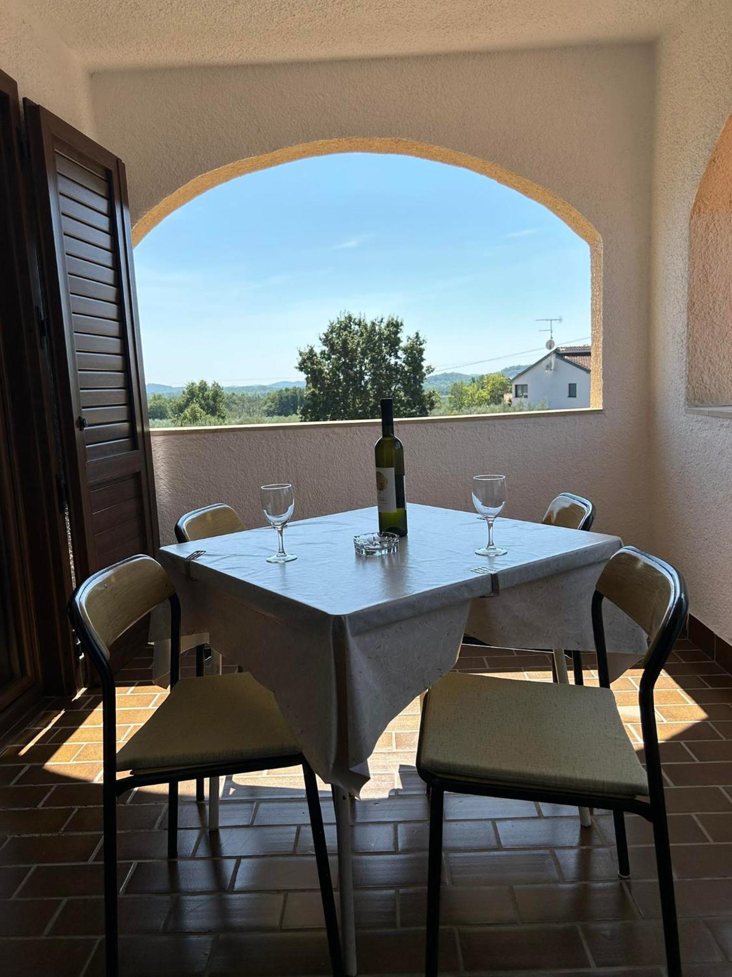 Apartmani Rina Kadumi Esterno foto